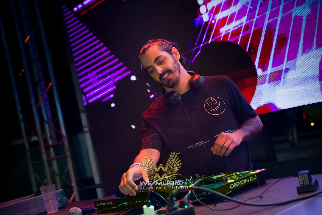 DJ durante el show