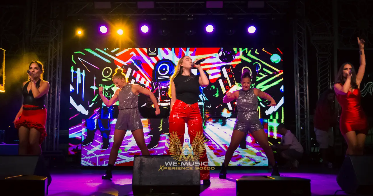 Show con pantalla y luces